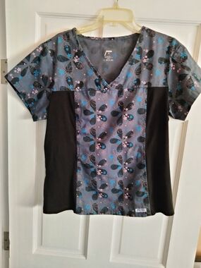Mobbs  Women's V-Neck Floral Scrub Top in Gray/Black